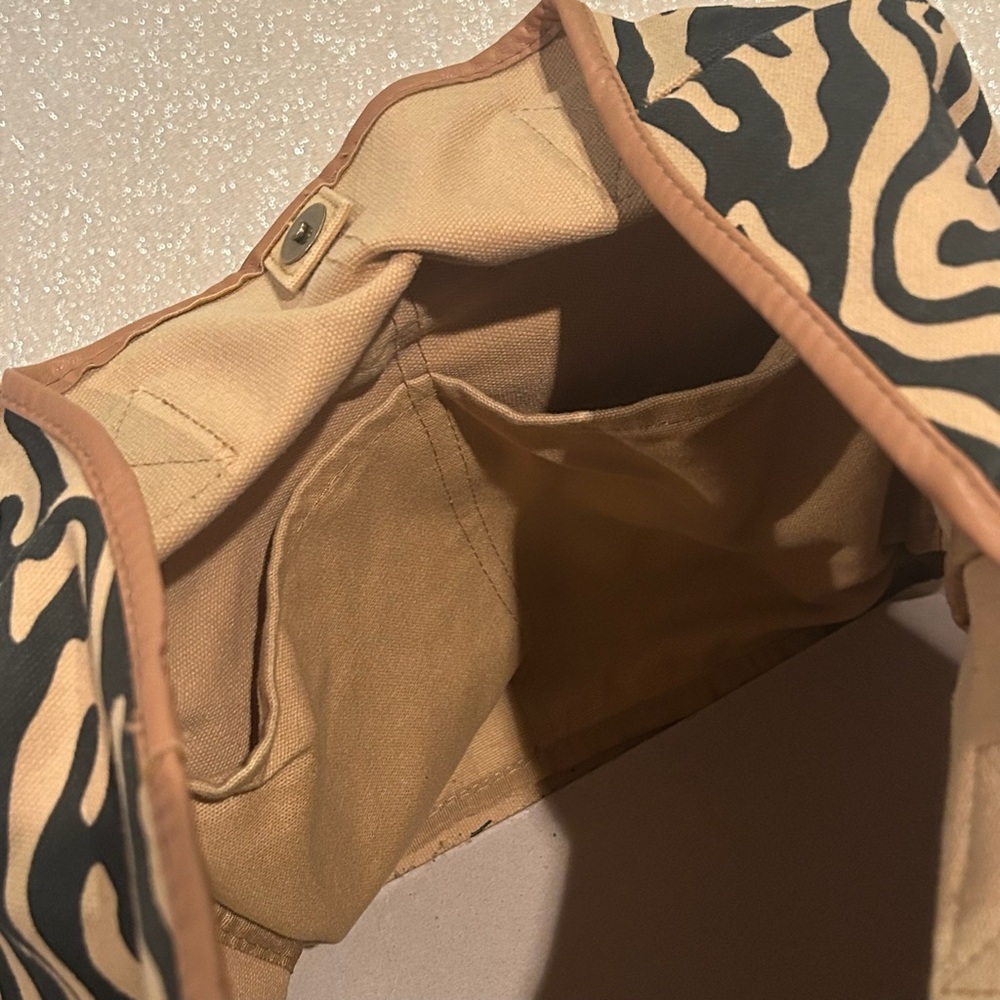 Large zebra print beach tote - Picture 7 of 9